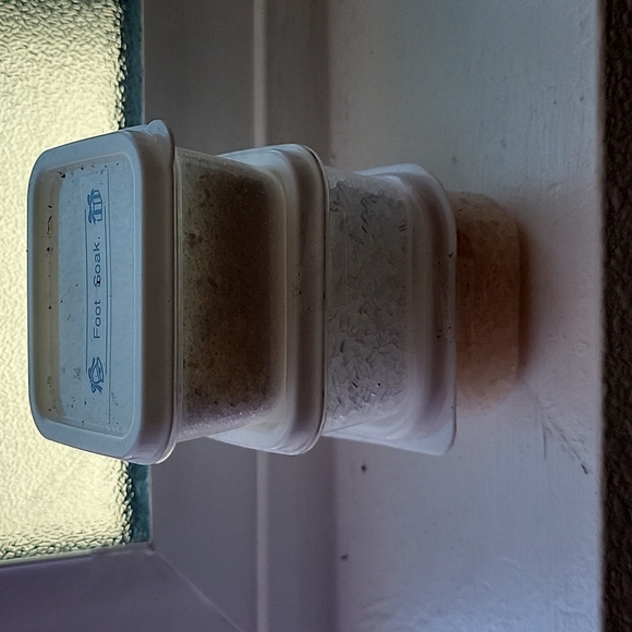 Scented , Epsom salt, soak for bathing or foot soak. - Picture 1 of 2